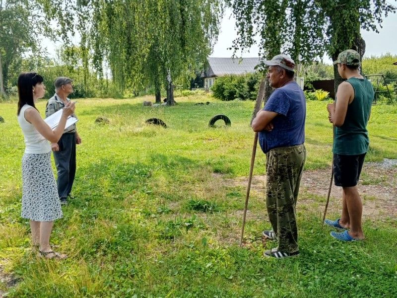 Специалисты администрации продолжают профилактические мероприятия.