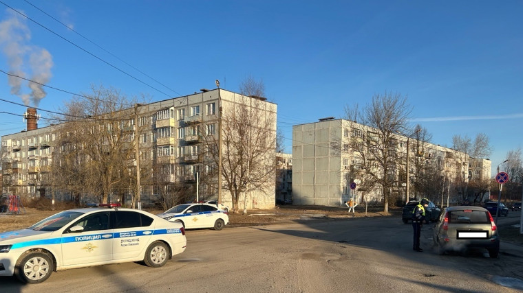Сотрудники Госавтоинспекции провели массовую проверку водителей на предмет выявления признаков состояния опьянения. Сотрудники Госавтоинспекции провели массовую проверку водителей на предмет выявления признаков состояния опьянения.